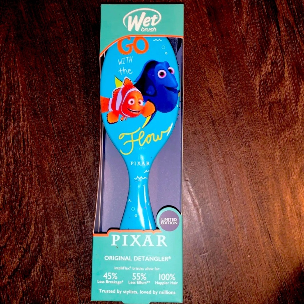Limited Edition finding Nemo Wet Brush NWT